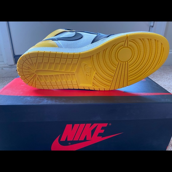 Air Jordan 1 Retro High OG - Picture 5 of 7